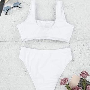 Womens Bikini
Set Low-Cut Top
Triangle Cheeky